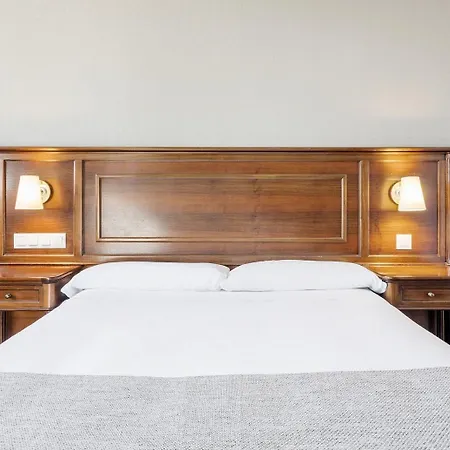 Hotel Ilunion Lomas 4*