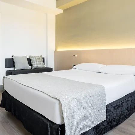 Ilunion Lomas מלון