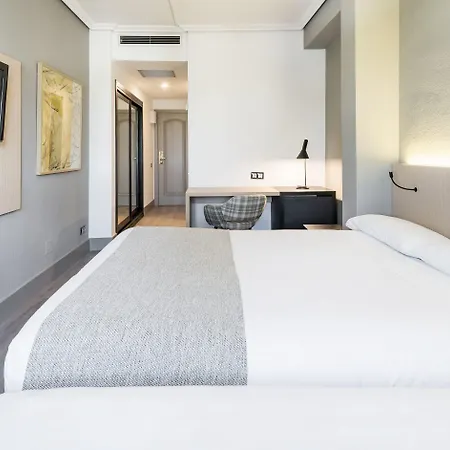 Hotel Ilunion Lomas 4*