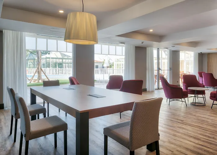 Ilunion Lomas מלון